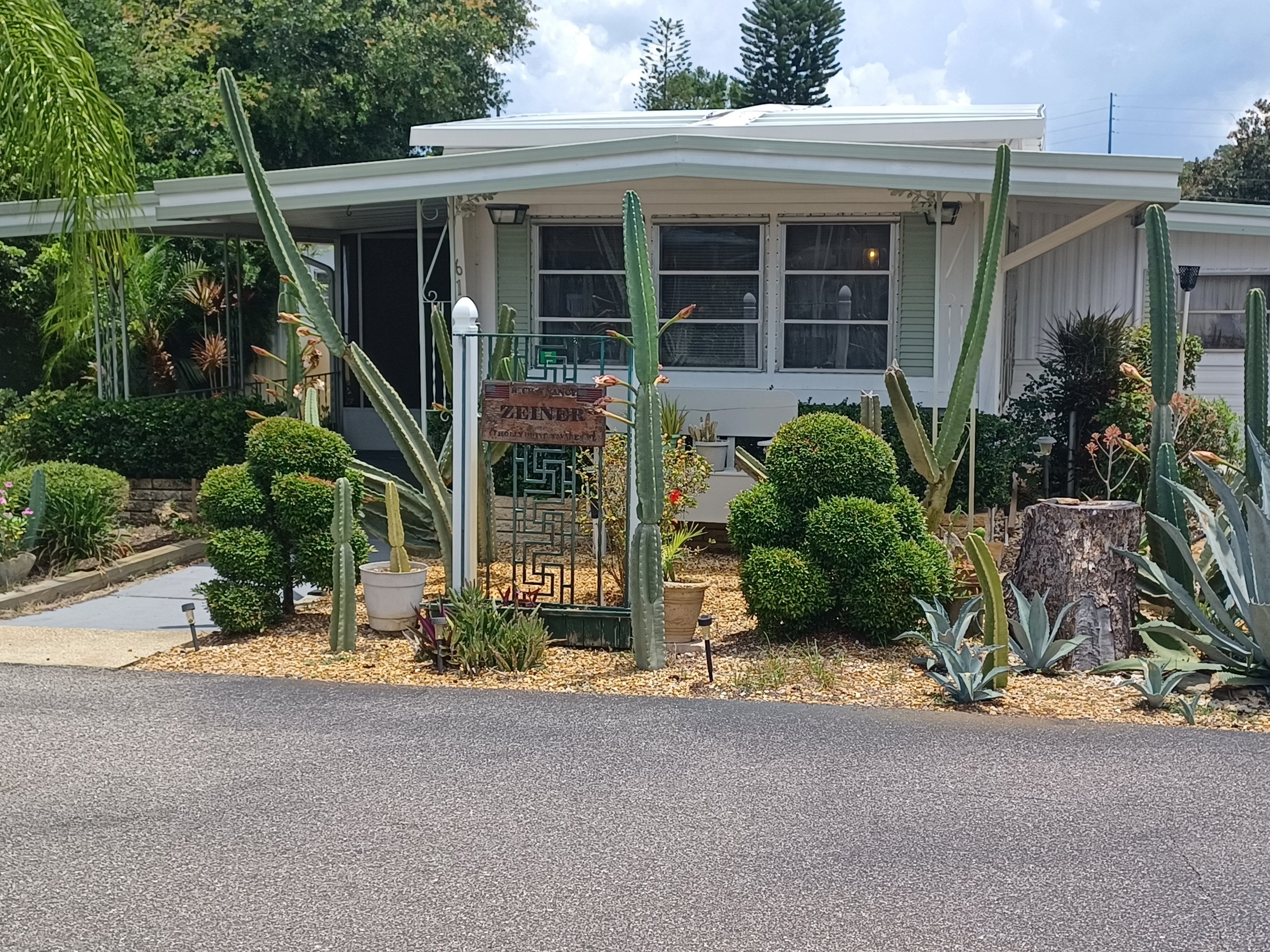 61 Holly Drive Tavares FL 32778 USA LK3882 SunBelt Home Sales